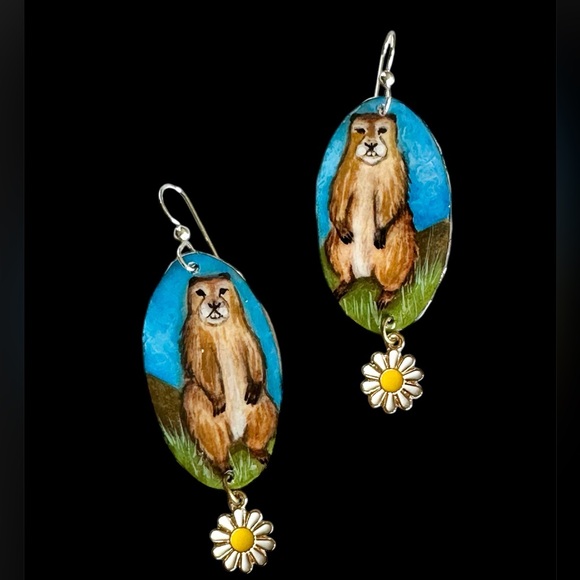 Ground hog w shadow earrings handpainted w daisy charm OOAK - Picture 1 of 7